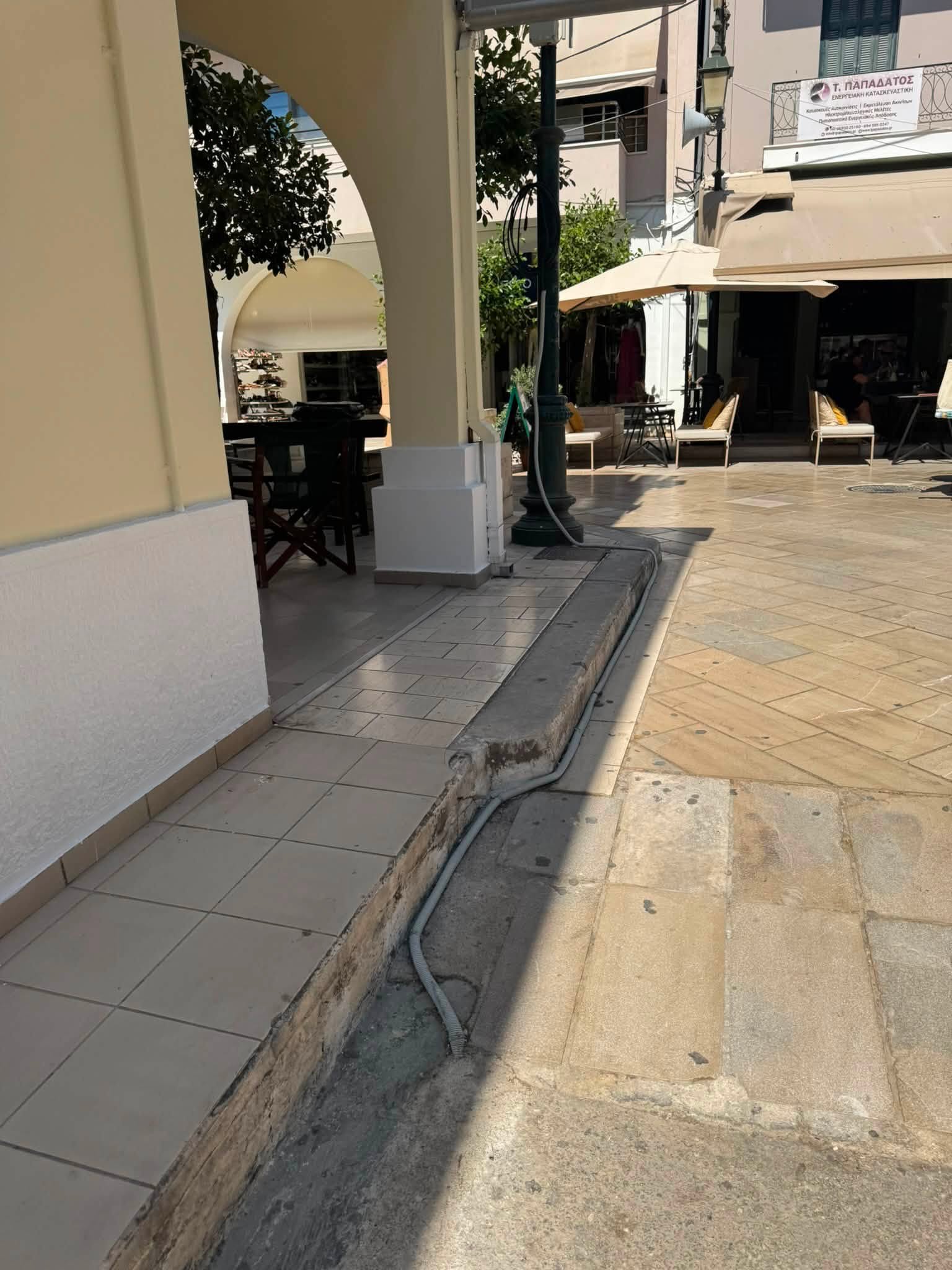 Βυθιζόμενα εμπόδια στην Αλεξάνδρου Ρώμα — κατάσταση εγκατάστασης