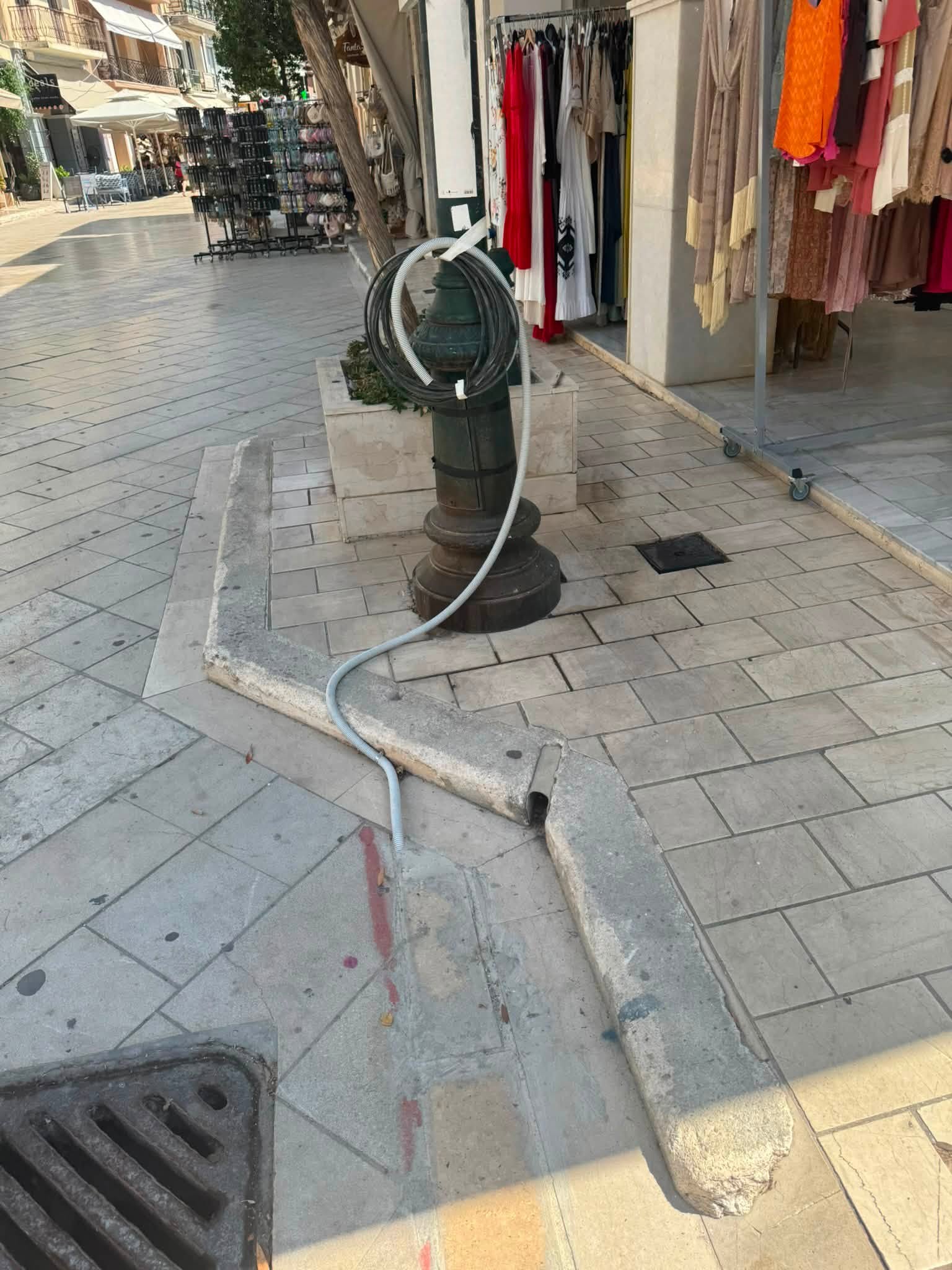 Βυθιζόμενα εμπόδια στην Αλεξάνδρου Ρώμα — λεπτομέρεια εργασιών
