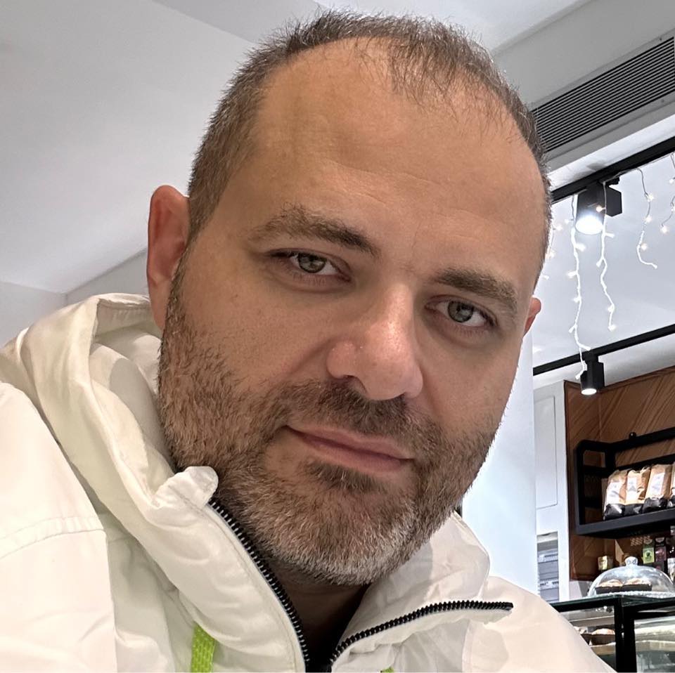 Γ. Κοκκίνης στον Ερμή: Ο «κακός χαμός» στους δρόμους και τις πλατείες — κατάληψη κοινόχρηστων χώρων